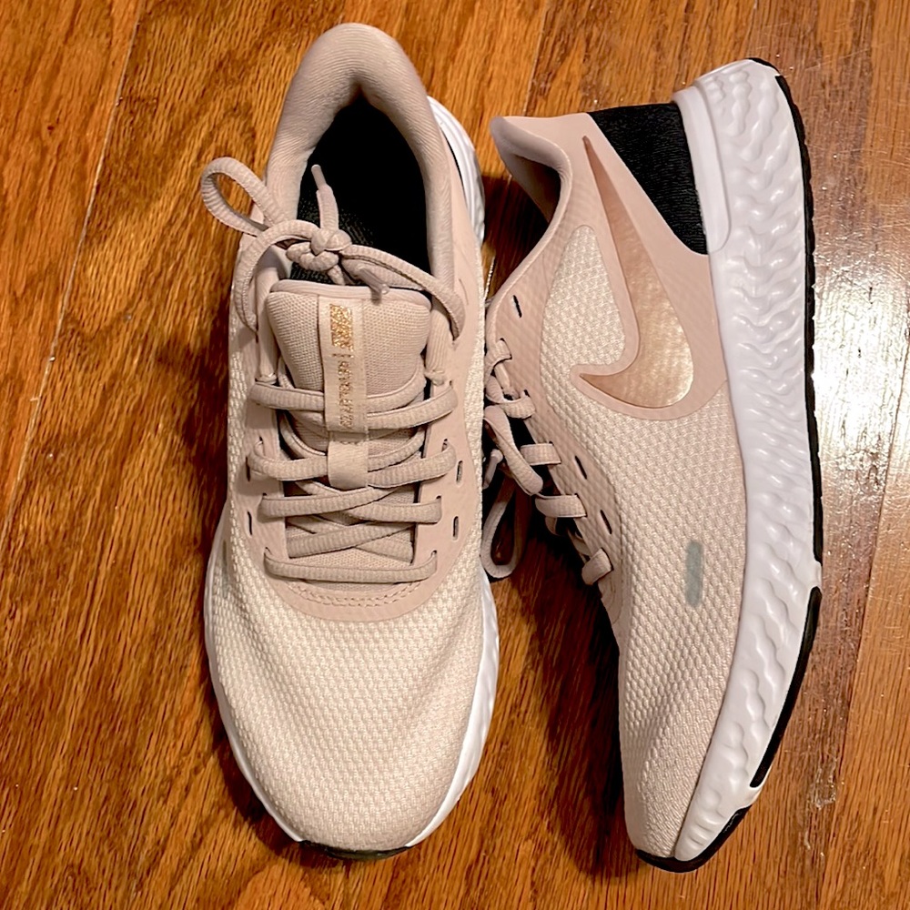 Women’s Nike Revolution